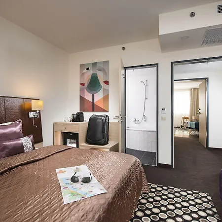 Bo33 Family & 4* Budapest