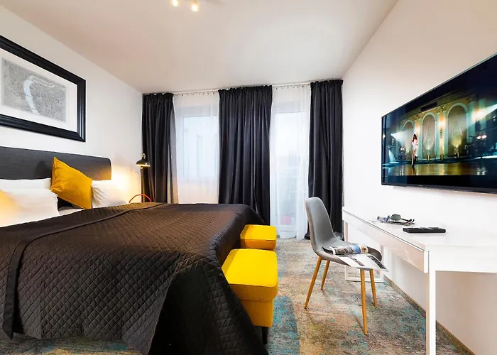 Bo33 Family & 4* Budapest