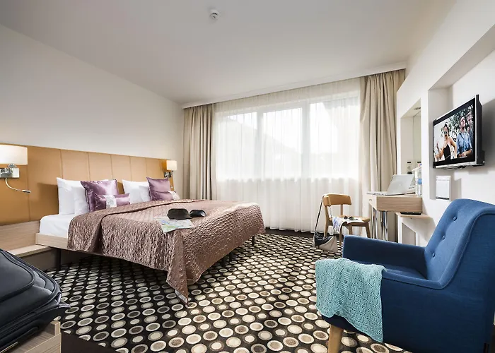 Bo33 Family & 4* Budapest