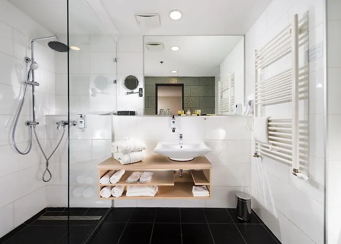 Bo33 Family & Budapest