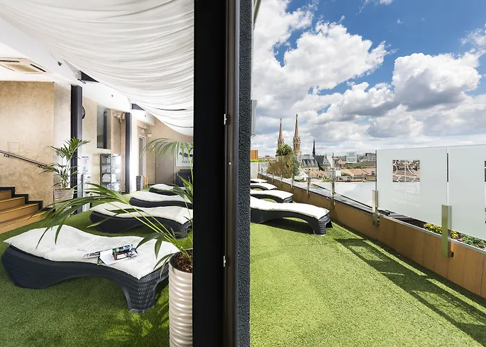 Bo33 Family & Budapest