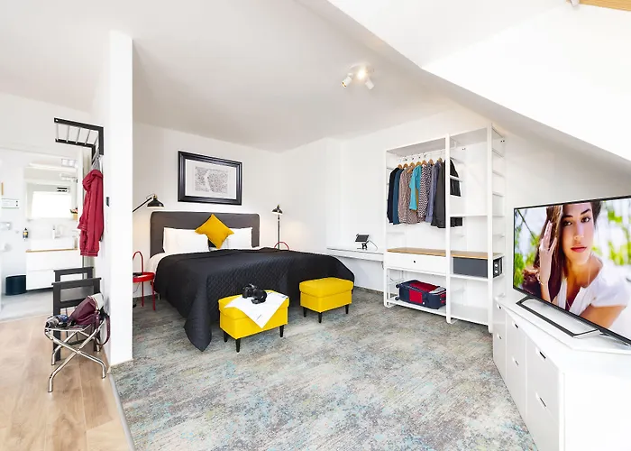 Bo33 Family & 4* Budapest